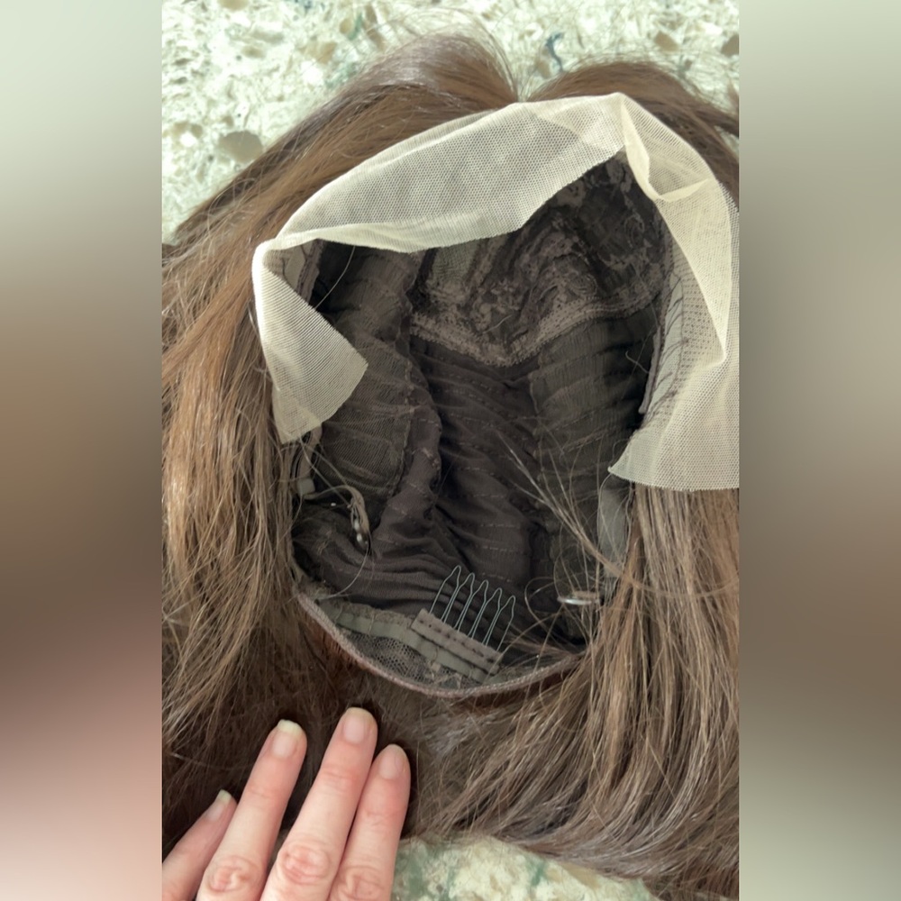 Long brown wig - Picture 4 of 5